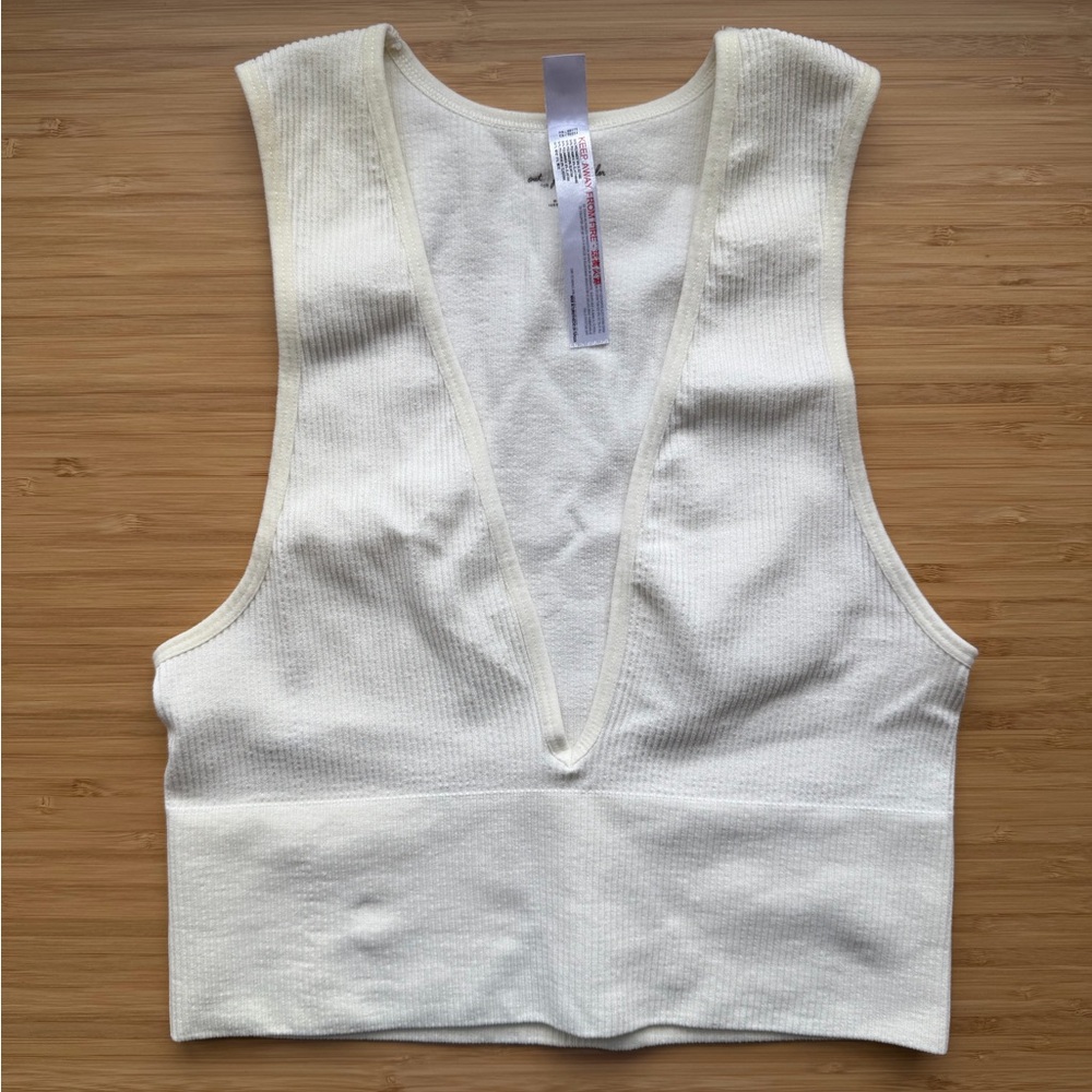 NWOT UO Out From Under Hailey Seamless Plunge Cropped Tank Top in White